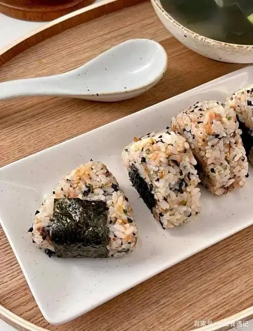 做起来完全零难度!【鲣鱼海苔香颂&金枪鱼饭团】快手的日式料理