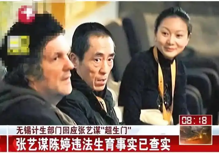 回顾张艺谋一代国师跌落神坛晚节不保文艺人设竟然是伪装