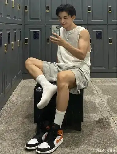 组图:阳光帅气的大长腿男孩,外形酷似韩国"欧巴"00后小奶狗!