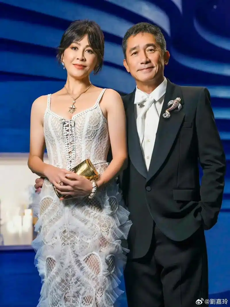 刘嘉玲分享与梁朝伟活动照,恍如婚礼现场.