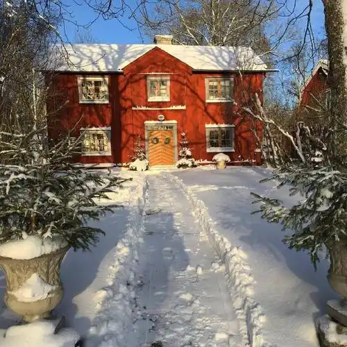 瑞典雪中小木屋__财经头条