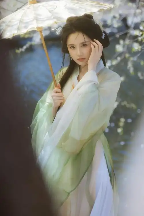 张慧雯绝美古风造型回归 网友:这不是舒适区是统治区!