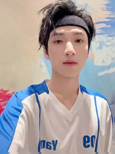 硬帅#严浩翔 顶级门面#    不知名小熊母亲的微博视频