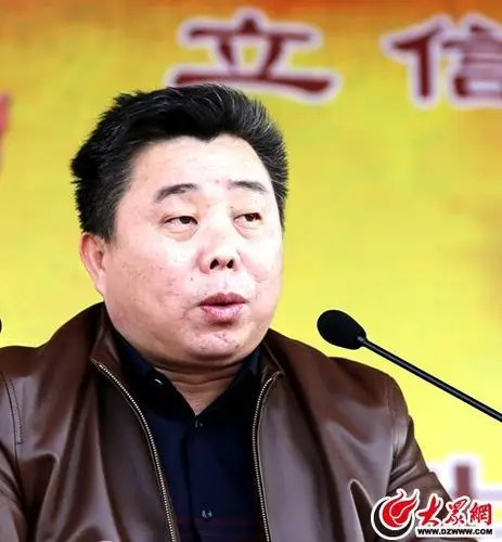 莒县第三中学校长焦广良在表彰大会上致词