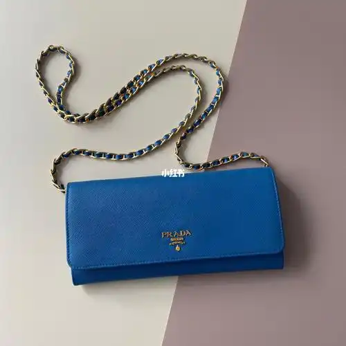 prada普拉达蓝色十字纹斜挎链条包