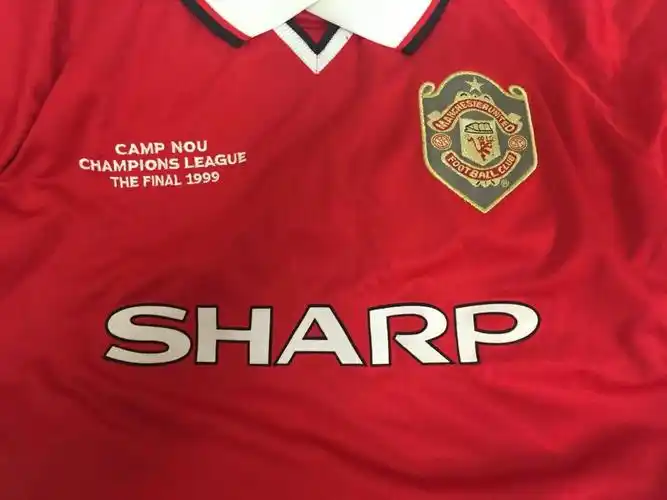 99曼联三冠王复古球衣看球必备