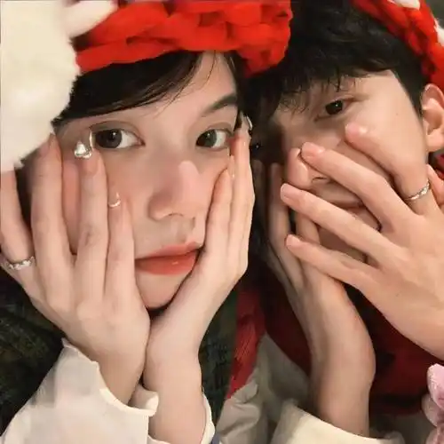 情头丨高级感情头ins超甜宠溺不明显情侣头像_来自_情况_通知