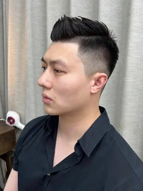 男士渐变三七型男发型