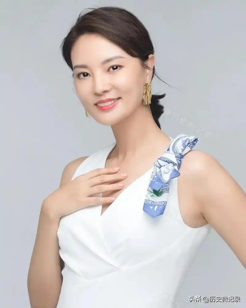 央视主持人刘芳菲 - 抖音