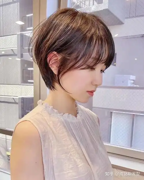 换对"精灵系"短发有多美,看完这8组对比就知道,小脸又减龄 - 知乎