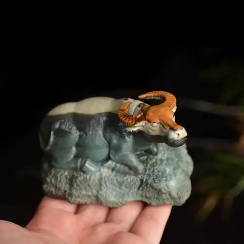 石英岩玉玉雕 牛气冲天