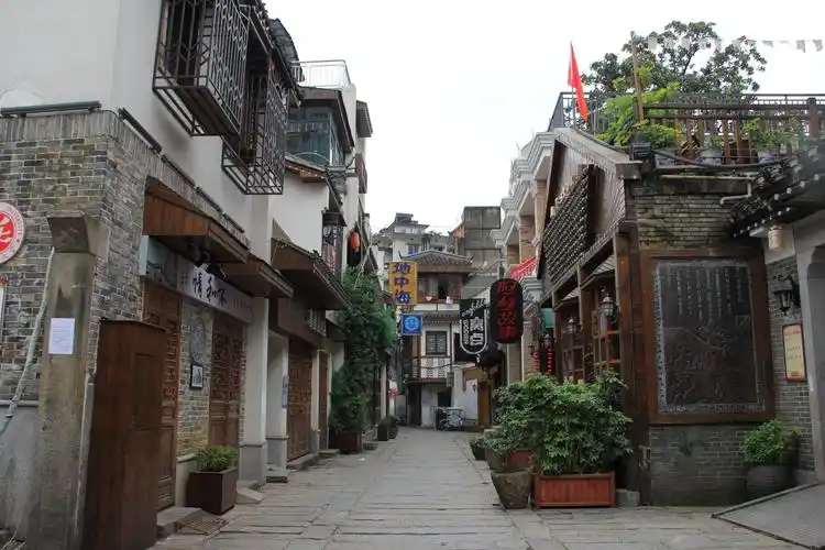 配合街委会宣传疫情过后,长沙老街的文化,娱乐一条龙恢复的热闹氛围