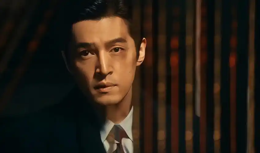 胡歌拍过的仙剑系列,伪装者,琅琊榜,虽题材不同,但都是热播剧