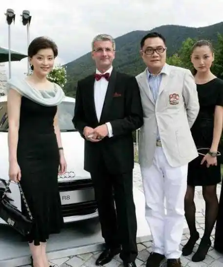 与富豪低调结婚25年,今53岁仍知性优雅_杨澜_生活_张一兵