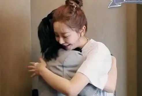 海陆麦迪娜拥抱和解,曾因一句话冷战一年|于小彤|姜潮|李佳航|李晟