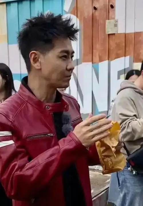 尽管如此,林志颖依然在积极康复中,并参加各种活动和综艺节目,照片