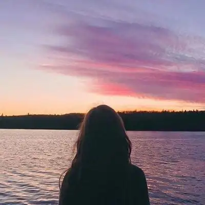 背影图片女唯美伤感孤独 你那么孤独却说一个人很好