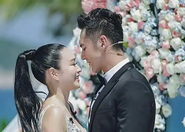 张伦硕被这样的钟丽缇折服了,他开始发自内心地想要去陪伴她照顾她.