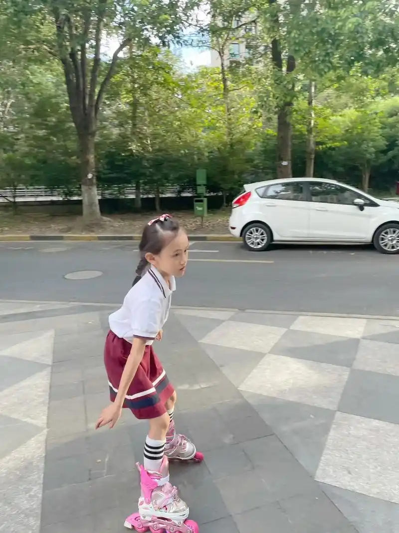 二年级的小朋友,每天7点起床,5:25放学,回家作业写到9: - 抖音