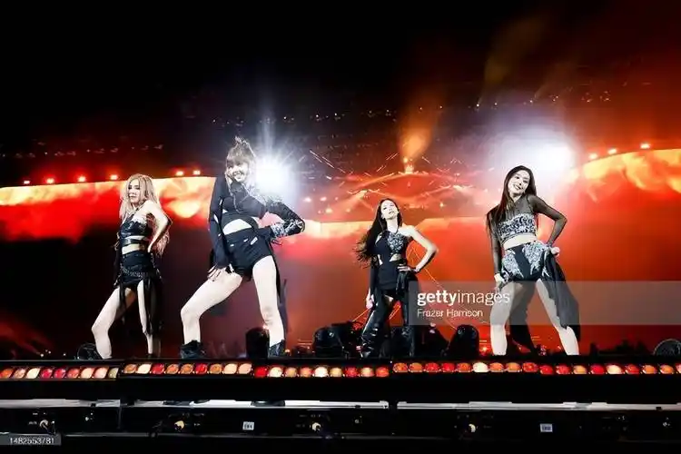 原创blackpink刷新科切拉纪录,12万现场观众,2.