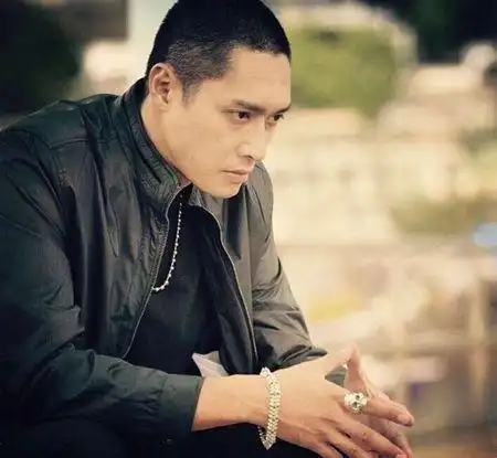 并不是说他彭敬慈演技不好,而是得不到导演们的赏析,相信以后必有一