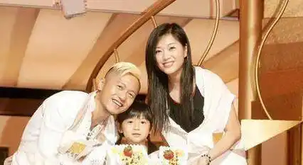 53岁苏志威控诉老婆刘小慧不愿抱着睡_直播_时候_什么