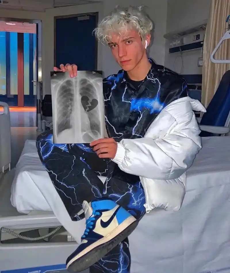 "这条视频屏蔽了土狗"#要图吗 #潮图 #优质头像 #仌 # - 抖音