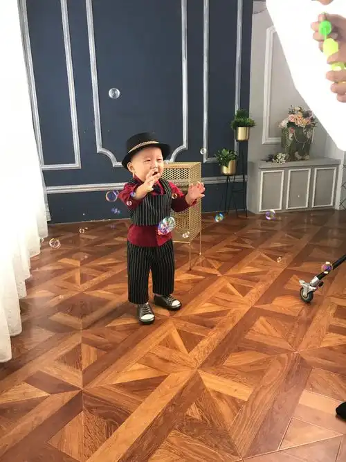 可爱的宝宝 一 扬扬周岁写真照