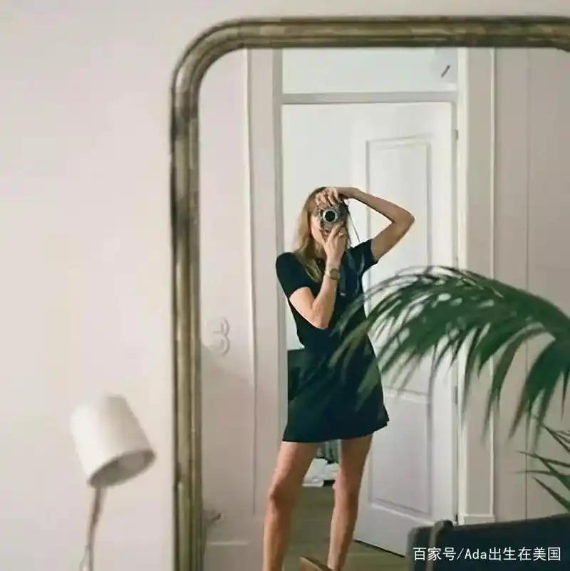 对镜子遮脸手机自拍显腿长人美的绝招