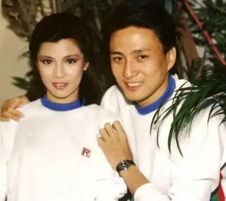 图香港汤镇业情感生活大揭秘与翁美玲恋情深受诟病