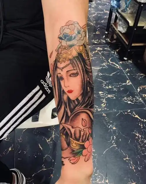 小臂艺伎纹身图片_手臂纹身图案