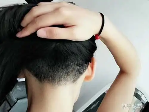 你们觉得女生把脑袋后面的头发剃了怎么样?