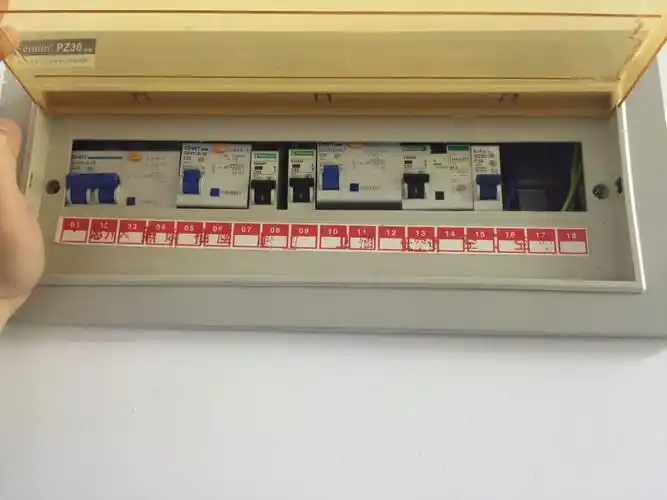 这是我现在家里的开关总闸!