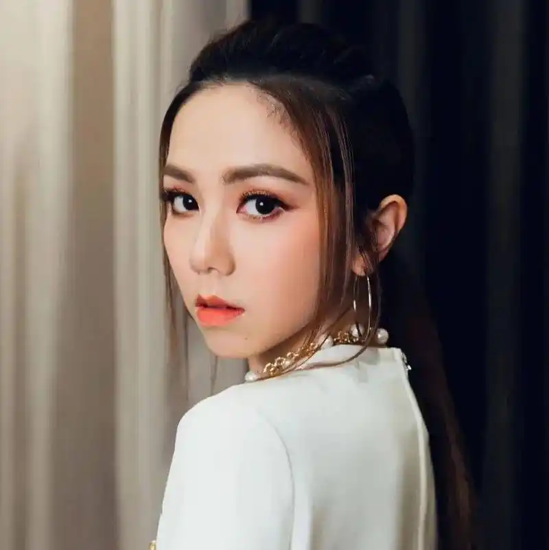 邓紫棋#适合当头像的照片 - 抖音