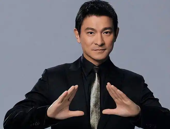 港媒曝那英姐姐赴港被捕,刘德华疑成关键人物,本人回应透真相_事情_那