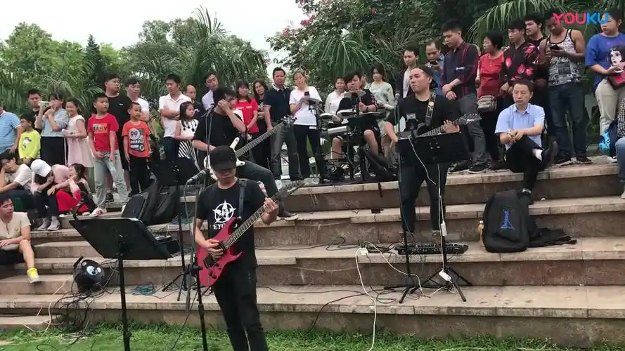 深圳红箭乐队户外活动致敬beyond乐队摇滚演唱会现场!