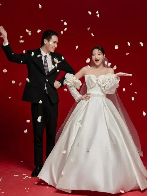 婚礼上被全场夸的红色室内婚纱照78喜庆