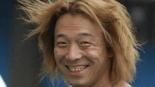 虽然黄渤不是很帅气,长相不是很好,但因为其作品质量有保障,还是很受