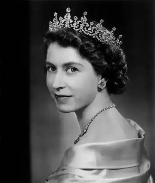 伊丽莎白女王,一生非常的圆满,看看她年轻时的美丽风姿惊艳到你