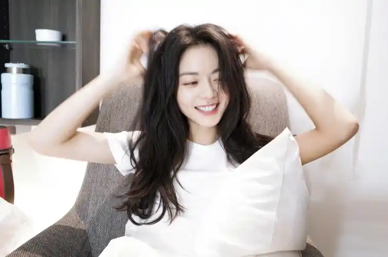 女明星赵今麦清纯微笑治愈系