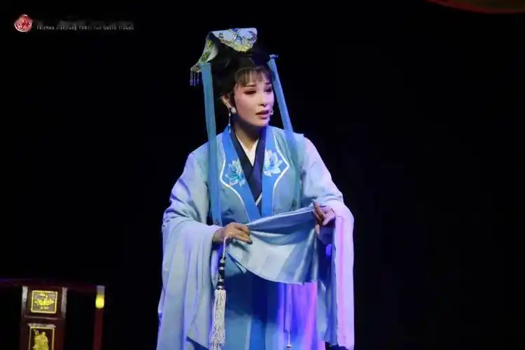 梨涡女孩石莲莲生日快乐