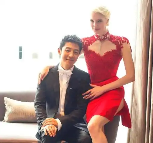 在这个充满着浪漫与激情的故事中,李白与撒贝宁的爱情奇迹宛如一首动