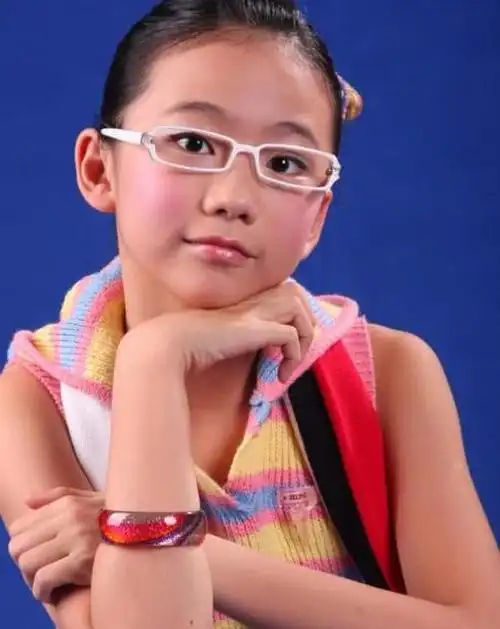 严莉莉(《巴拉拉小魔仙》中人物)_尚可名片