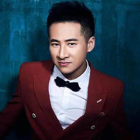 土生土长的广州歌手海鸣威曾经红极一时如今的他已经销声匿迹