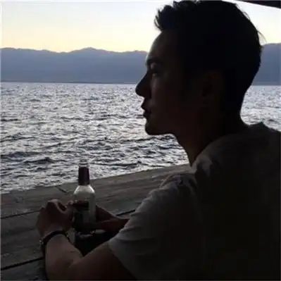 2022低调成熟稳重男人头像图片_成熟男生头像_头像屋