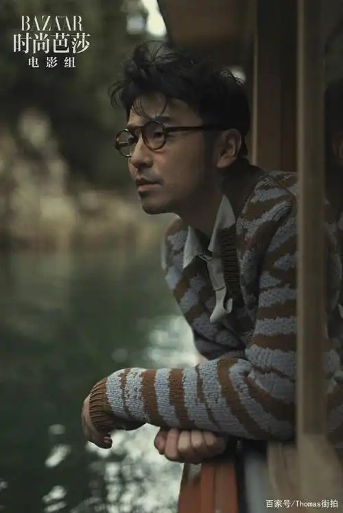 雷佳音封面大片,雅痞范眼镜搭慵懒胡茬,"大叔"独特日系文艺风