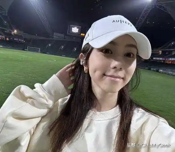 邓紫棋与贝克汉姆自拍唱错歌惹劣评,百首名曲遭禁版权!