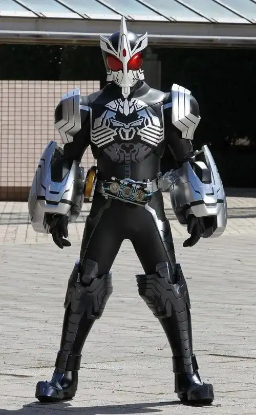 首先要说的就是假面骑士leangle了,他拥有大象觉醒卡片,可以给其提供