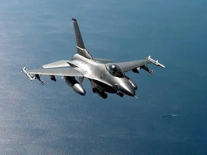 韩亨利的相册-f-16战斗中的猎隼式喷气式战斗机