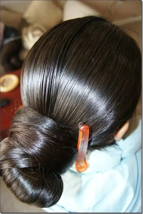 帮刘女士洗剪长发图片(15)